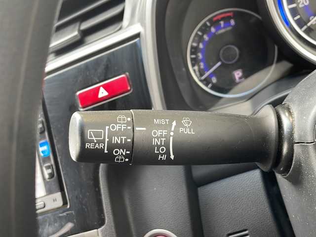 ホンダ フィット 13G Fパッケージ 静岡県 2016(平28)年 16.2万km プレミアムホワイトパールⅡ 純正SDナビ/・CD/・DVD/・ワンセグTV/・Bluetooth/・USB/・AM/・FM/主要装備/・Bカメラ/・前方ドラレコ/・スマートキー/・プッシュスタート/・純正フロアマット/・AAC/・ステアリングスイッチ