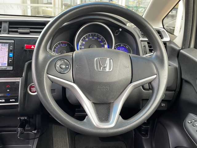ホンダ フィット 13G Fパッケージ 静岡県 2016(平28)年 16.2万km プレミアムホワイトパールⅡ 純正SDナビ/・CD/・DVD/・ワンセグTV/・Bluetooth/・USB/・AM/・FM/主要装備/・Bカメラ/・前方ドラレコ/・スマートキー/・プッシュスタート/・純正フロアマット/・AAC/・ステアリングスイッチ