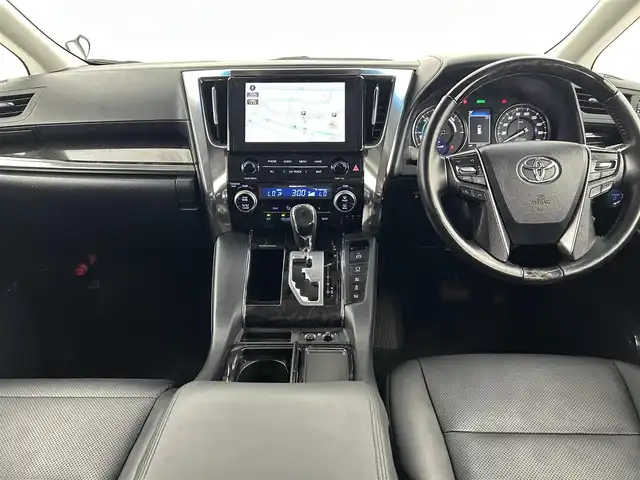 トヨタ アルファードハイブリット SR 千葉県 2020(令2)年 2.6万km ホワイトパールクリスタルシャイン トヨタセーフティセンス/　・プリクラッシュセーフティ/　・オートマチックハイビーム /　・レーンディパーチャーアラート（LDA）/　・ロードサインアシスト（RSA）/　・先行車発進お知らせ機能/　・BSM/　・クリアランスソナー /　・レーダークルーズコントロール/純正ディスプレイオーディオ/　ナビキット/フルセグTV/CD/DVD/BT/純正12インチフリップダウンモニター/デジタルインナーミラー/両側パワースライドドア/パワーバックドア/ビルトインETC2.0/ブラックレザーシート/パワーシート/前席シートヒーター/エアシート/LEDヘッドライト/フォグライト/社外20インチアルミホイール/TEIN車高調