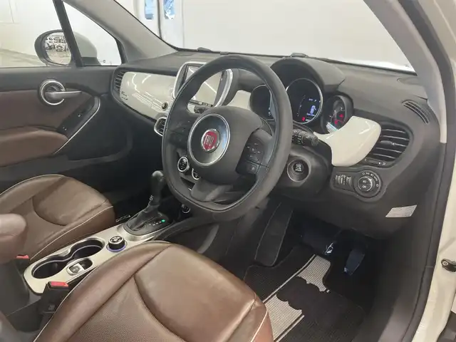 フィアット ５００Ｘ ポップスタープラス 岡山県 2017(平29)年 4.9万km BIANCO GHIACCIO ワンオーナー/社外メモリナビ【AVIC-RL05】/(DVD/ワンセグTV/Bluetooth/USB/MSV)/バックカメラ/クルーズコントロール/衝突軽減ブレーキ/ブラインドスポットモニター/HIDヘッドライト/スマートキー/ETC/レザーシート/前席パワーシート/前席シートヒーター/レーンアシスト/パドルシフト/横滑り防止機能/純正18インチアルミホイール/保証書/取扱説明書