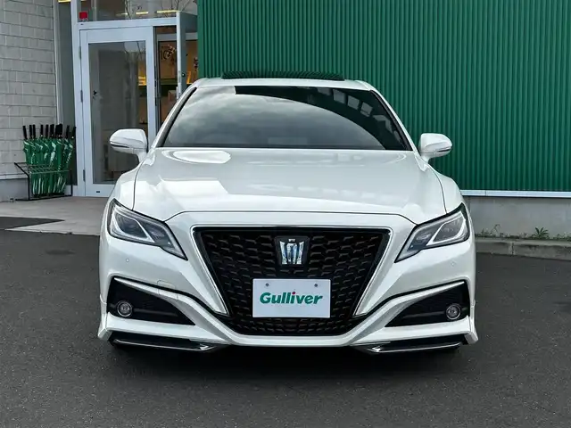 トヨタ クラウン ハイブリッド S Cパッケージ 宮城県 2019(令1)年 1.4万km ホワイトパールクリスタルシャイン ムーンルーフ/＝＝＝/モデリスタエアロ（F/S/R）/モデリスタ19インチAW/セーフティセンス/・プリクラッシュセーフティ/・レーントレーシングアシスト/・レーダークルーズコントロール/・オートマチックハイビーム/・ロードサインアシスト/・先行車発進告知機能/ブラインドスポットモニター/リアクロストラフィックオートブレーキ/リアクロストラフィックアラート/カラーヘッドアップディスプレイ/純正ナビ/・CD/DVD/・Bluetooth/・フルセグTV/バックカメラ/ビルトインETC/ドライブレコーダー/AC100V/100Wコンセント/パワーシート/シートヒーター/ステアリグヒーター/革巻きステアリング/ステアリングスイッチ/パドルシフト/電動パーキングブレーキ/ブレーキホールド/LEDヘッドランプ/フォグランプ/オートライト/スマートキー＆プッシュスタート/電動格納ミラー/純正フロアマット/純正ドアバイザー/W/サイド/カーテンエアバッグ