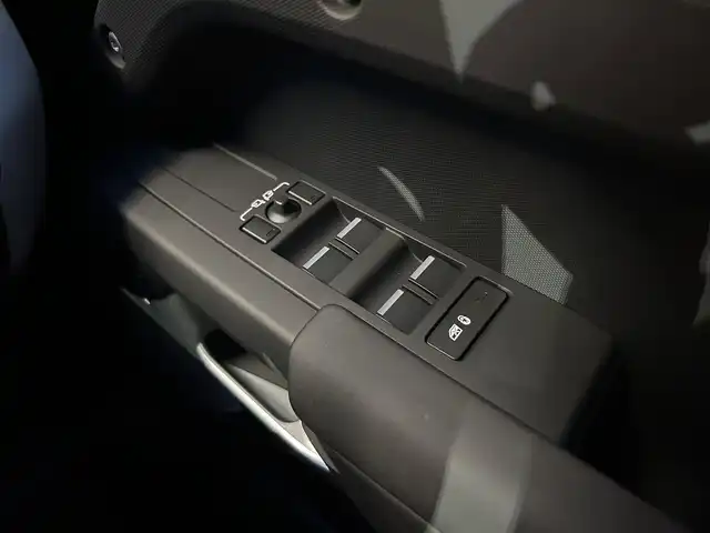 ランドローバー ランドローバー ディフェンダーカウンティEXTP キュレーテッドforJP 石川県 2024(令6)年 0.1万km サントリーニブラック 80台限定 /コントラストルーフ 黒革シート /衝突軽減ブレーキ /アダプティブクルーズコントロール /ブラインドスポットモニター /純正ナビ /AppleCarPlay /360カメラ /クリアランスソナー /LEDヘッドライト /エアサス