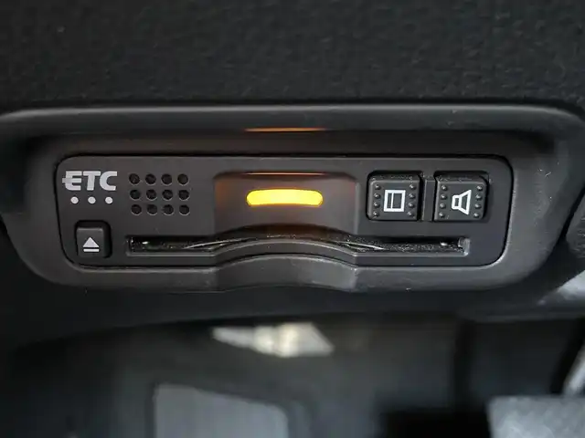 ホンダ ヴェゼル ハイブリッド Z ホンダセンシング 大阪府 2020(令2)年 5.5万km ミッドナイトブルービームM ホンダセンシング/　・追従式クルコン/　・車線逸脱/　・衝突軽減ブレーキ/純正SDナビゲーション/　Bluetooth/CD/DVD/フルセグ/FM/AM/バックカメラ/ハーフレザー/前席シートヒーター/純正17インチアルミ/革巻ステアリング/ステアリングシフト/ビルトインETC/プッシュスタート/電動パーキング/ブレーキホールド