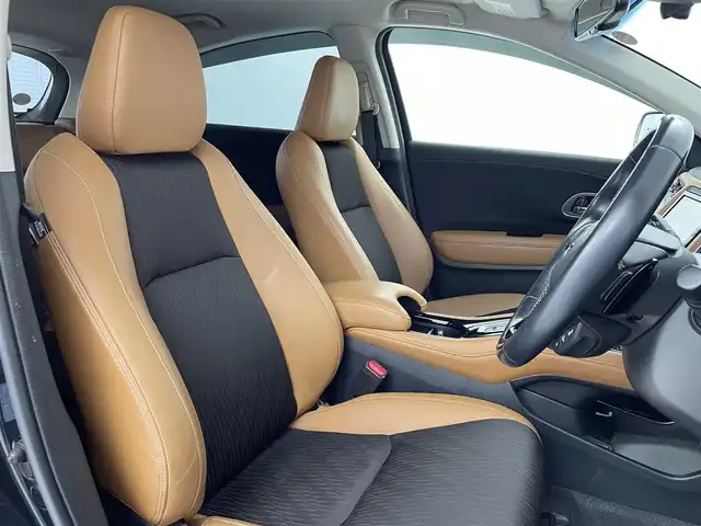 ホンダ ヴェゼル ハイブリッド Z ホンダセンシング 大阪府 2020(令2)年 5.5万km ミッドナイトブルービームM ホンダセンシング/　・追従式クルコン/　・車線逸脱/　・衝突軽減ブレーキ/純正SDナビゲーション/　Bluetooth/CD/DVD/フルセグ/FM/AM/バックカメラ/ハーフレザー/前席シートヒーター/純正17インチアルミ/革巻ステアリング/ステアリングシフト/ビルトインETC/プッシュスタート/電動パーキング/ブレーキホールド