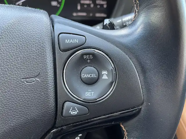 ホンダ ヴェゼル ハイブリッド Z ホンダセンシング 大阪府 2020(令2)年 5.5万km ミッドナイトブルービームM ホンダセンシング/　・追従式クルコン/　・車線逸脱/　・衝突軽減ブレーキ/純正SDナビゲーション/　Bluetooth/CD/DVD/フルセグ/FM/AM/バックカメラ/ハーフレザー/前席シートヒーター/純正17インチアルミ/革巻ステアリング/ステアリングシフト/ビルトインETC/プッシュスタート/電動パーキング/ブレーキホールド