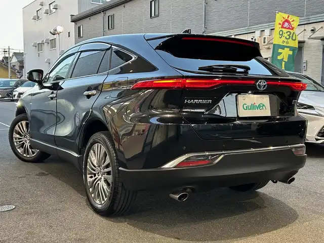 トヨタ ハリアー ハイブリッド Z レザーパッケージ 愛知県 2022(令4)年 3.4万km プレシャスブラックパール 調光パノラマルーフ〈MOP〉/ブラックレザーシート/前席パワーシート/前席シートヒーター＆ベンチレーション/純正12.3型ディスプレイオーディオナビ/・車載ナビ／Bluetooth／地デジTV/JBLプレミアムサウンドシステム/パノラミックビューカメラ〈MOP〉/ハンズフリーパワーバックドア/LEDヘッドライト/純正デジタルインナーミラー/カラーヘッドアップディスプレイ/おくだけ充電〈MOP〉/ステアリングヒーター/電動チルト＆テレスコピックステアリング/ビルトインETC2.0/TOYOTA SAFETY SENSE/・プリクラッシュセーフティ/・レーントレーシングアシスト/・レーダークルーズコントロール/・アダプティブハイビームアシスト/・ロードサインアシスト/・ドライバー異常時対応システム/ブラインドスポットモニター/パーキングサポートブレーキ/スマートエントリーシステム/純正19インチＡＷ
