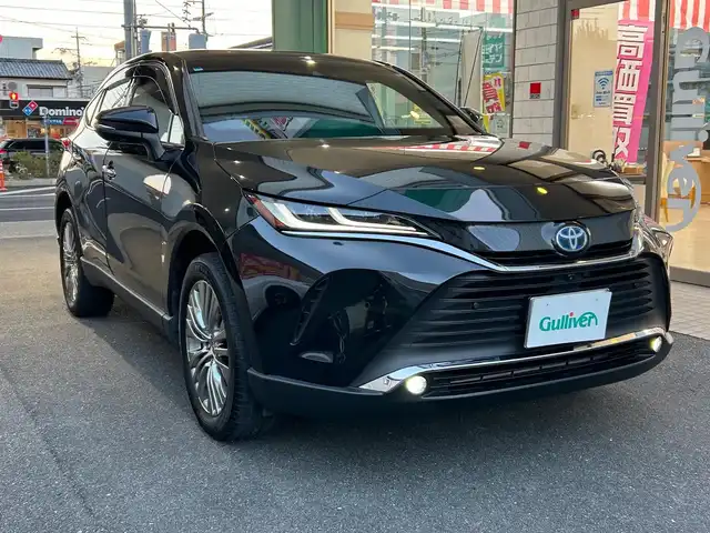 トヨタ ハリアー ハイブリッド Z レザーパッケージ 愛知県 2022(令4)年 3.4万km プレシャスブラックパール 調光パノラマルーフ〈MOP〉/ブラックレザーシート/前席パワーシート/前席シートヒーター＆ベンチレーション/純正12.3型ディスプレイオーディオナビ/・車載ナビ／Bluetooth／地デジTV/JBLプレミアムサウンドシステム/パノラミックビューカメラ〈MOP〉/ハンズフリーパワーバックドア/LEDヘッドライト/純正デジタルインナーミラー/カラーヘッドアップディスプレイ/おくだけ充電〈MOP〉/ステアリングヒーター/電動チルト＆テレスコピックステアリング/ビルトインETC2.0/TOYOTA SAFETY SENSE/・プリクラッシュセーフティ/・レーントレーシングアシスト/・レーダークルーズコントロール/・アダプティブハイビームアシスト/・ロードサインアシスト/・ドライバー異常時対応システム/ブラインドスポットモニター/パーキングサポートブレーキ/スマートエントリーシステム/純正19インチＡＷ