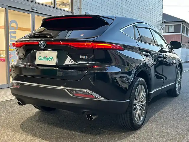 トヨタ ハリアー ハイブリッド Z レザーパッケージ 愛知県 2022(令4)年 3.4万km プレシャスブラックパール 調光パノラマルーフ〈MOP〉/ブラックレザーシート/前席パワーシート/前席シートヒーター＆ベンチレーション/純正12.3型ディスプレイオーディオナビ/・車載ナビ／Bluetooth／地デジTV/JBLプレミアムサウンドシステム/パノラミックビューカメラ〈MOP〉/ハンズフリーパワーバックドア/LEDヘッドライト/純正デジタルインナーミラー/カラーヘッドアップディスプレイ/おくだけ充電〈MOP〉/ステアリングヒーター/電動チルト＆テレスコピックステアリング/ビルトインETC2.0/TOYOTA SAFETY SENSE/・プリクラッシュセーフティ/・レーントレーシングアシスト/・レーダークルーズコントロール/・アダプティブハイビームアシスト/・ロードサインアシスト/・ドライバー異常時対応システム/ブラインドスポットモニター/パーキングサポートブレーキ/スマートエントリーシステム/純正19インチＡＷ