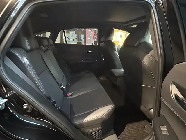 トヨタ ハリアー ハイブリッド Z レザーパッケージ 愛知県 2022(令4)年 3.4万km プレシャスブラックパール 調光パノラマルーフ〈MOP〉/ブラックレザーシート/前席パワーシート/前席シートヒーター＆ベンチレーション/純正12.3型ディスプレイオーディオナビ/・車載ナビ／Bluetooth／地デジTV/JBLプレミアムサウンドシステム/パノラミックビューカメラ〈MOP〉/ハンズフリーパワーバックドア/LEDヘッドライト/純正デジタルインナーミラー/カラーヘッドアップディスプレイ/おくだけ充電〈MOP〉/ステアリングヒーター/電動チルト＆テレスコピックステアリング/ビルトインETC2.0/TOYOTA SAFETY SENSE/・プリクラッシュセーフティ/・レーントレーシングアシスト/・レーダークルーズコントロール/・アダプティブハイビームアシスト/・ロードサインアシスト/・ドライバー異常時対応システム/ブラインドスポットモニター/パーキングサポートブレーキ/スマートエントリーシステム/純正19インチＡＷ