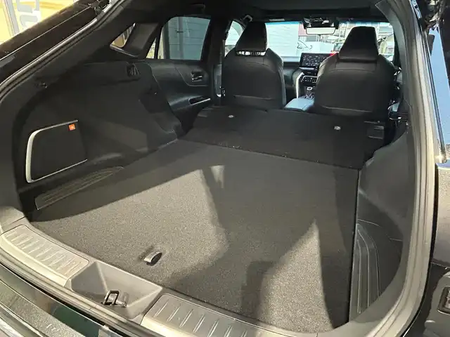 トヨタ ハリアー ハイブリッド Z レザーパッケージ 愛知県 2022(令4)年 3.4万km プレシャスブラックパール 調光パノラマルーフ〈MOP〉/ブラックレザーシート/前席パワーシート/前席シートヒーター＆ベンチレーション/純正12.3型ディスプレイオーディオナビ/・車載ナビ／Bluetooth／地デジTV/JBLプレミアムサウンドシステム/パノラミックビューカメラ〈MOP〉/ハンズフリーパワーバックドア/LEDヘッドライト/純正デジタルインナーミラー/カラーヘッドアップディスプレイ/おくだけ充電〈MOP〉/ステアリングヒーター/電動チルト＆テレスコピックステアリング/ビルトインETC2.0/TOYOTA SAFETY SENSE/・プリクラッシュセーフティ/・レーントレーシングアシスト/・レーダークルーズコントロール/・アダプティブハイビームアシスト/・ロードサインアシスト/・ドライバー異常時対応システム/ブラインドスポットモニター/パーキングサポートブレーキ/スマートエントリーシステム/純正19インチＡＷ