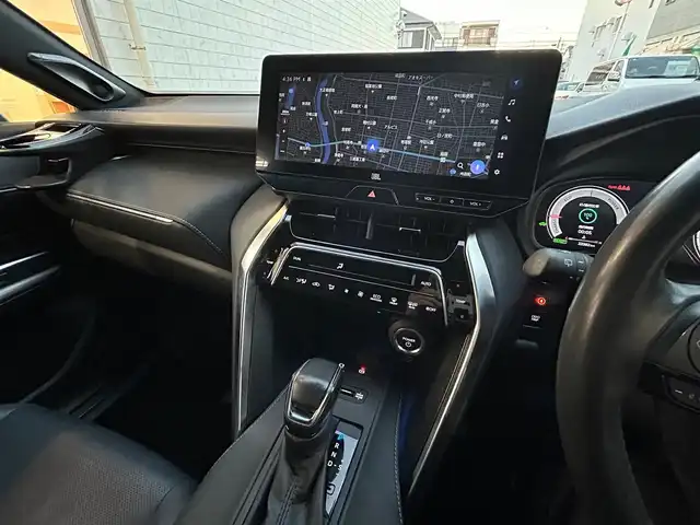 トヨタ ハリアー ハイブリッド Z レザーパッケージ 愛知県 2022(令4)年 3.4万km プレシャスブラックパール 調光パノラマルーフ〈MOP〉/ブラックレザーシート/前席パワーシート/前席シートヒーター＆ベンチレーション/純正12.3型ディスプレイオーディオナビ/・車載ナビ／Bluetooth／地デジTV/JBLプレミアムサウンドシステム/パノラミックビューカメラ〈MOP〉/ハンズフリーパワーバックドア/LEDヘッドライト/純正デジタルインナーミラー/カラーヘッドアップディスプレイ/おくだけ充電〈MOP〉/ステアリングヒーター/電動チルト＆テレスコピックステアリング/ビルトインETC2.0/TOYOTA SAFETY SENSE/・プリクラッシュセーフティ/・レーントレーシングアシスト/・レーダークルーズコントロール/・アダプティブハイビームアシスト/・ロードサインアシスト/・ドライバー異常時対応システム/ブラインドスポットモニター/パーキングサポートブレーキ/スマートエントリーシステム/純正19インチＡＷ