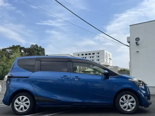 トヨタ シエンタ G 長崎県 2016(平28)年 9万km コバルトブルーメタリック 純正SDナビ/・AM/FM/CD/DVD/BT/フルセグTV/バックカメラ/ステアリングスイッチ/両側パワースライドドア/ビルトインETC/ライトレベライザー/アイドリングストップ/フロアマット/ドアバイザー/革巻きステアリング/保証書/取扱説明書/ナビ取扱説明書/スペアキー