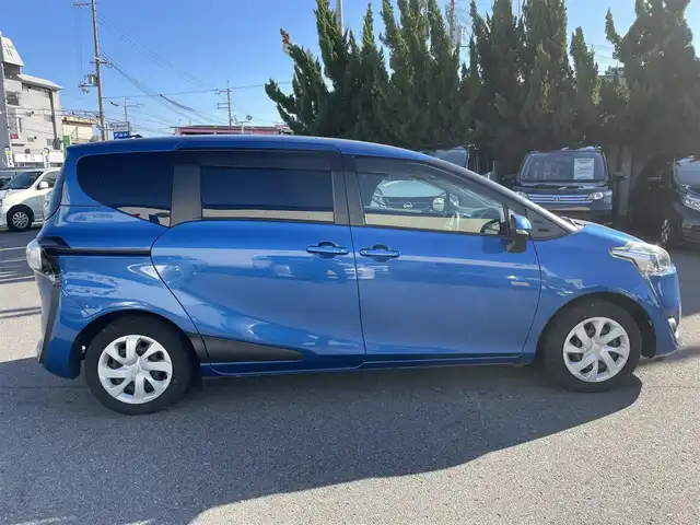 トヨタ シエンタ G 和歌山県 2016(平28)年 9万km コバルトブルーメタリック (株)IDOMが運営する【じしゃロン和歌山店】の自社ローン専用車両になります。こちらは現金またはオートローンご利用時の価格です。自社ローンご希望の方は別途その旨お申付け下さい/純正SDナビ/・AM/FM/CD/DVD/BT/フルセグTV/バックカメラ/ステアリングスイッチ/両側パワースライドドア/ビルトインETC/ライトレベライザー/アイドリングストップ/フロアマット/ドアバイザー/革巻きステアリング/保証書/取扱説明書/ナビ取扱説明書/スペアキー