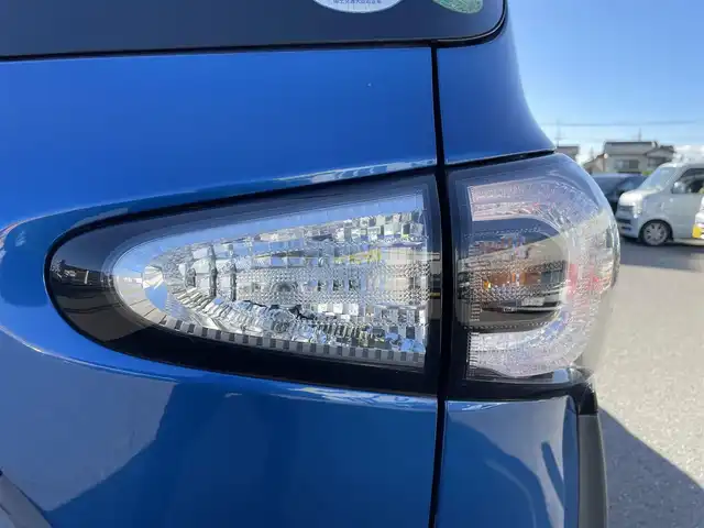 トヨタ シエンタ G 和歌山県 2016(平28)年 9万km コバルトブルーメタリック (株)IDOMが運営する【じしゃロン和歌山店】の自社ローン専用車両になります。こちらは現金またはオートローンご利用時の価格です。自社ローンご希望の方は別途その旨お申付け下さい/純正SDナビ/・AM/FM/CD/DVD/BT/フルセグTV/バックカメラ/ステアリングスイッチ/両側パワースライドドア/ビルトインETC/ライトレベライザー/アイドリングストップ/フロアマット/ドアバイザー/革巻きステアリング/保証書/取扱説明書/ナビ取扱説明書/スペアキー