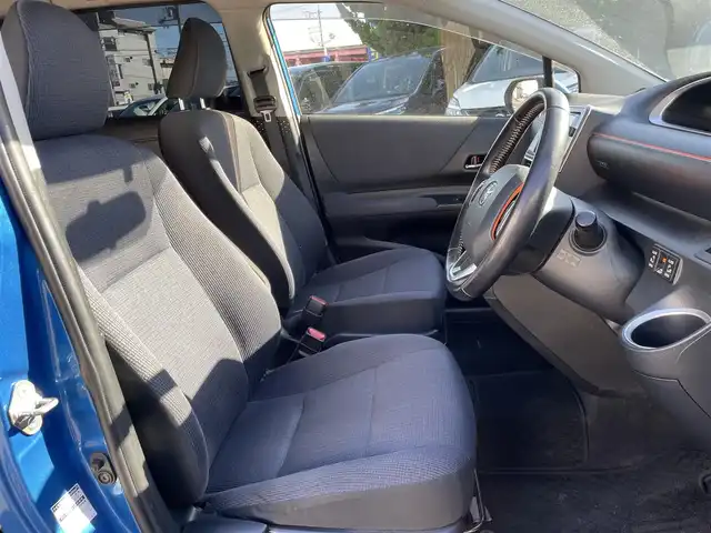 トヨタ シエンタ G 和歌山県 2016(平28)年 9万km コバルトブルーメタリック (株)IDOMが運営する【じしゃロン和歌山店】の自社ローン専用車両になります。こちらは現金またはオートローンご利用時の価格です。自社ローンご希望の方は別途その旨お申付け下さい/純正SDナビ/・AM/FM/CD/DVD/BT/フルセグTV/バックカメラ/ステアリングスイッチ/両側パワースライドドア/ビルトインETC/ライトレベライザー/アイドリングストップ/フロアマット/ドアバイザー/革巻きステアリング/保証書/取扱説明書/ナビ取扱説明書/スペアキー