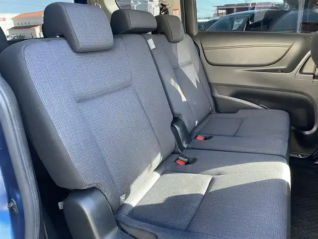 トヨタ シエンタ G 和歌山県 2016(平28)年 9万km コバルトブルーメタリック (株)IDOMが運営する【じしゃロン和歌山店】の自社ローン専用車両になります。こちらは現金またはオートローンご利用時の価格です。自社ローンご希望の方は別途その旨お申付け下さい/純正SDナビ/・AM/FM/CD/DVD/BT/フルセグTV/バックカメラ/ステアリングスイッチ/両側パワースライドドア/ビルトインETC/ライトレベライザー/アイドリングストップ/フロアマット/ドアバイザー/革巻きステアリング/保証書/取扱説明書/ナビ取扱説明書/スペアキー