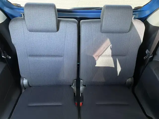 トヨタ シエンタ G 和歌山県 2016(平28)年 9万km コバルトブルーメタリック (株)IDOMが運営する【じしゃロン和歌山店】の自社ローン専用車両になります。こちらは現金またはオートローンご利用時の価格です。自社ローンご希望の方は別途その旨お申付け下さい/純正SDナビ/・AM/FM/CD/DVD/BT/フルセグTV/バックカメラ/ステアリングスイッチ/両側パワースライドドア/ビルトインETC/ライトレベライザー/アイドリングストップ/フロアマット/ドアバイザー/革巻きステアリング/保証書/取扱説明書/ナビ取扱説明書/スペアキー