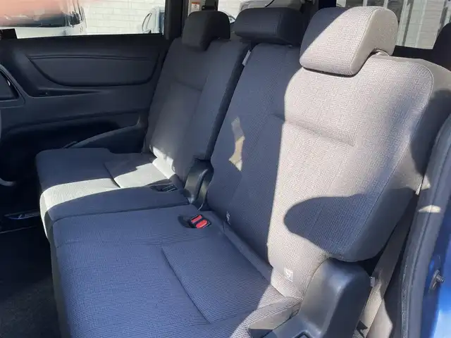 トヨタ シエンタ G 和歌山県 2016(平28)年 9万km コバルトブルーメタリック (株)IDOMが運営する【じしゃロン和歌山店】の自社ローン専用車両になります。こちらは現金またはオートローンご利用時の価格です。自社ローンご希望の方は別途その旨お申付け下さい/純正SDナビ/・AM/FM/CD/DVD/BT/フルセグTV/バックカメラ/ステアリングスイッチ/両側パワースライドドア/ビルトインETC/ライトレベライザー/アイドリングストップ/フロアマット/ドアバイザー/革巻きステアリング/保証書/取扱説明書/ナビ取扱説明書/スペアキー