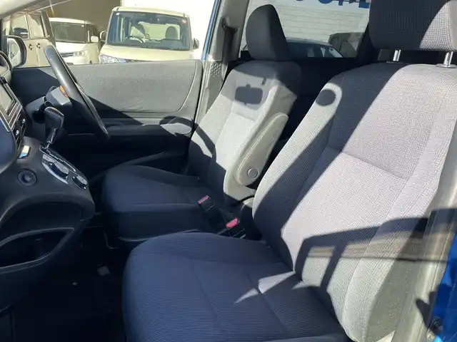 トヨタ シエンタ G 和歌山県 2016(平28)年 9万km コバルトブルーメタリック (株)IDOMが運営する【じしゃロン和歌山店】の自社ローン専用車両になります。こちらは現金またはオートローンご利用時の価格です。自社ローンご希望の方は別途その旨お申付け下さい/純正SDナビ/・AM/FM/CD/DVD/BT/フルセグTV/バックカメラ/ステアリングスイッチ/両側パワースライドドア/ビルトインETC/ライトレベライザー/アイドリングストップ/フロアマット/ドアバイザー/革巻きステアリング/保証書/取扱説明書/ナビ取扱説明書/スペアキー