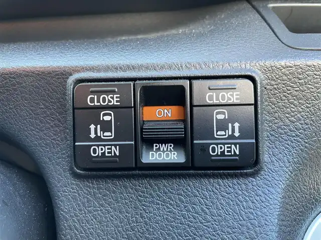 トヨタ シエンタ G 和歌山県 2016(平28)年 9万km コバルトブルーメタリック (株)IDOMが運営する【じしゃロン和歌山店】の自社ローン専用車両になります。こちらは現金またはオートローンご利用時の価格です。自社ローンご希望の方は別途その旨お申付け下さい/純正SDナビ/・AM/FM/CD/DVD/BT/フルセグTV/バックカメラ/ステアリングスイッチ/両側パワースライドドア/ビルトインETC/ライトレベライザー/アイドリングストップ/フロアマット/ドアバイザー/革巻きステアリング/保証書/取扱説明書/ナビ取扱説明書/スペアキー