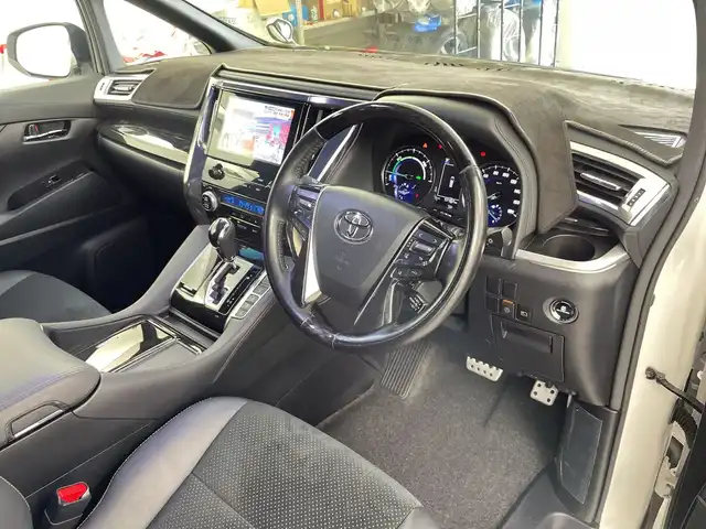 トヨタ アルファードハイブリット S タイプゴールド 道央・札幌 2020(令2)年 5.8万km ホワイトパールクリスタルシャイン ・ワンオーナー /・4WD /・モデリスタエアロ /・シグネチャーイルミブレード（モデリスタ） /・フロントグリルカバー(モデリスタ) /・純正ディスプレイオーディオ /・TV/BT/・TVキャンセラー /・バックカメラ/・純正フリップダウンモニター /・デジタルインナーミラー /・両側パワースライドドア  /・ ToyotaSafetyS e n s e /・プリクラッシュセーフティ /・レーンキープア シ ス ト/・アダプティブハイビーム/・オートマチックハイビーム/・ロードサインアシスト/・クルーズコントロール/・先行車発進お知らせ/・ブレーキホールド/・クリアランスソナー/・ブラインドスポットモニター/・社外ドラレコ（前後）/・ETC2.0