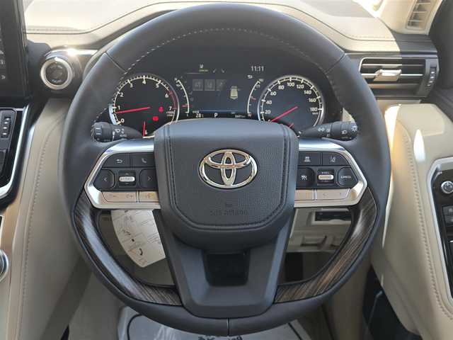 トヨタ ランドクルーザー ZX 福岡県 2024(令6)年 0.4万km プレシャスホワイトパール ワンオーナー/純正メーカーナビ/JBLサウンド/リアエンターテイメントシステム/リアデフロック/タイヤ空気圧センサー/寒冷地仕様/純正ドライブレコーダー/ヘッドアップディスプレイ/ステアリングヒーター/ベージュレザーシート/サンルーフ/純正20インチアルミホイル/LEDヘッドライト/パワーシート/スマートキー/純正フロアマット/スペアキー/保証書/取扱説明書