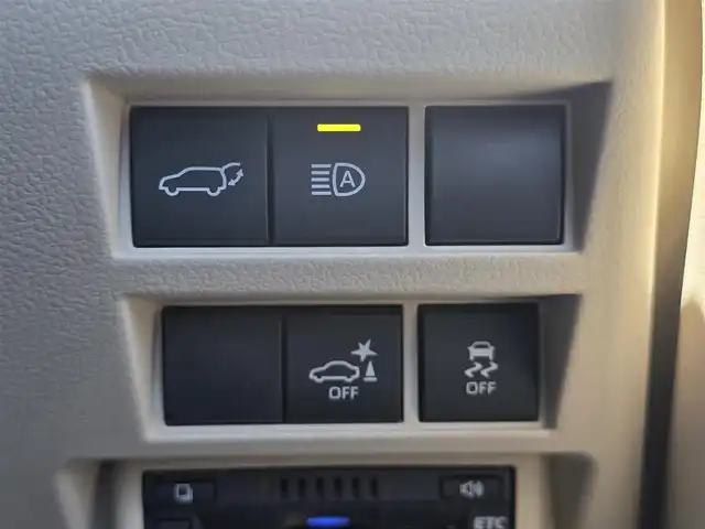 トヨタ ランドクルーザー ZX 福岡県 2024(令6)年 0.4万km プレシャスホワイトパール ワンオーナー/純正メーカーナビ/JBLサウンド/リアエンターテイメントシステム/リアデフロック/タイヤ空気圧センサー/寒冷地仕様/純正ドライブレコーダー/ヘッドアップディスプレイ/ステアリングヒーター/ベージュレザーシート/サンルーフ/純正20インチアルミホイル/LEDヘッドライト/パワーシート/スマートキー/純正フロアマット/スペアキー/保証書/取扱説明書