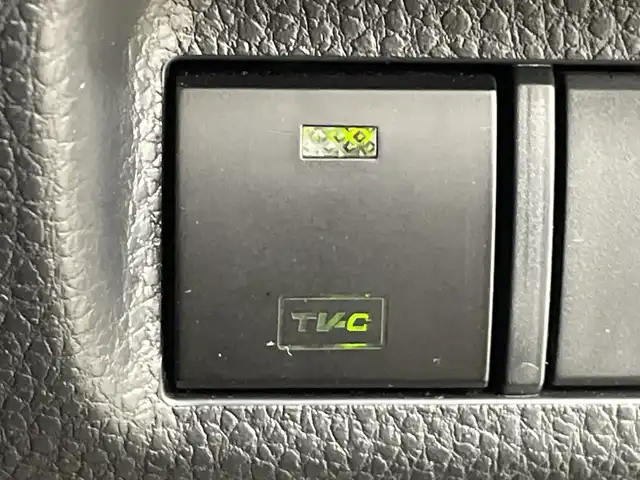 トヨタ ＲＡＶ４ アドベンチャー オフロードPKG 鹿児島県 2022(令4)年 3.8万km 黒 パノラミックビューモニター/デジタルインナーミラー/寒冷地仕様/デアイサー/撥水フロントガラス/LEDリアフォグランプ/JAOSエアロ/セーフティセンス/・プリクラッシュセーフティ/・レーントレーシングアシスト/・レーダークルーズコントロール/・オートマチックハイビーム/・ロードサインアシスト/先行車発進告知機能/パーキングサポートブレーキ（前後方静止物/後方接近車両）/ブラインドスポットモニター/9インチディスプレイオーディオ/・ナビ機能付/・Bluetooth/・AppleCarPlay/AndroidAuto/ビルトインETC2.0/ドライブレコーダー/合皮シート/シートヒーター/ベンチレーション/メモリー機能付パワーシート/ステアリングヒーター/革巻きステアリング/電動パーキングブレーキ/ブレーキホールド/LEDヘッドランプ/フォグランプ/オートライト/スマートキー＆プッシュスタート/スペアキー/ルーフレール/純正18インチAW/W/サイド/カーテンエアバッグ
