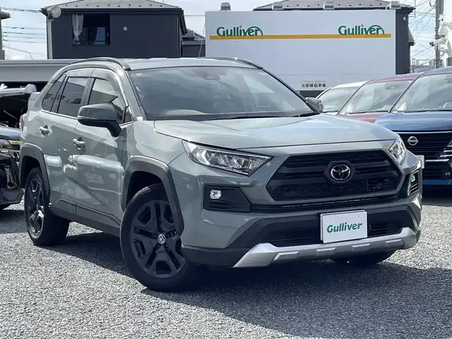 トヨタ ＲＡＶ４ アドベンチャー 埼玉県 2024(令6)年 1.9万km アーバンカーキ ワンオーナー/４ＷＤ/黒革シート/前席エアシート＆シートヒーター/Ｄ席メモリー付きＤ席パワーシート/純正メモリーナビ＆フルセグＴＶ/（ＢＴ＆ＵＳＢ）/アラウンドビューモニター/ビルトインＥＴＣ（２.０）/ドライブレコーダー付きデジタルインナーミラー/衝突被害軽減システム/レーンアシスト/前後コーナーセンサー/標識認識機能/ブラインドスポットモニター/レーダークルーズコントロール/ステアリングヒーター/ステアリングリモコン/革巻きステアリング/ルーフレール/純正１９inアルミホイール/オートハイビーム/オートライト/ＬＥＤヘッドライト/フォグランプ/ウィンカーミラー/オート電動格納ミラー/スマートキー/プッシュスタート/Ｗ＆サイド＆カーテンエアバッグ/横滑り防止装置/ＡＢＳ/ドアバイザー/フロアマット/新車保証書/取扱説明書（車両＆ナビ）/スマートスペアキー有