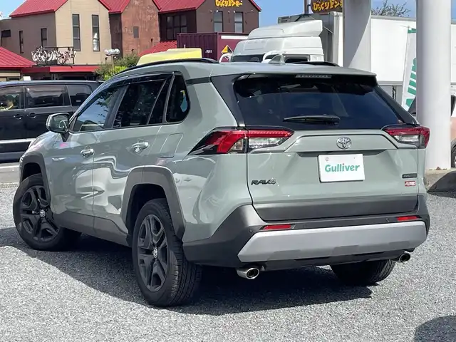 トヨタ ＲＡＶ４ アドベンチャー 埼玉県 2024(令6)年 1.9万km アーバンカーキ ワンオーナー/４ＷＤ/黒革シート/前席エアシート＆シートヒーター/Ｄ席メモリー付きＤ席パワーシート/純正メモリーナビ＆フルセグＴＶ/（ＢＴ＆ＵＳＢ）/アラウンドビューモニター/ビルトインＥＴＣ（２.０）/ドライブレコーダー付きデジタルインナーミラー/衝突被害軽減システム/レーンアシスト/前後コーナーセンサー/標識認識機能/ブラインドスポットモニター/レーダークルーズコントロール/ステアリングヒーター/ステアリングリモコン/革巻きステアリング/ルーフレール/純正１９inアルミホイール/オートハイビーム/オートライト/ＬＥＤヘッドライト/フォグランプ/ウィンカーミラー/オート電動格納ミラー/スマートキー/プッシュスタート/Ｗ＆サイド＆カーテンエアバッグ/横滑り防止装置/ＡＢＳ/ドアバイザー/フロアマット/新車保証書/取扱説明書（車両＆ナビ）/スマートスペアキー有