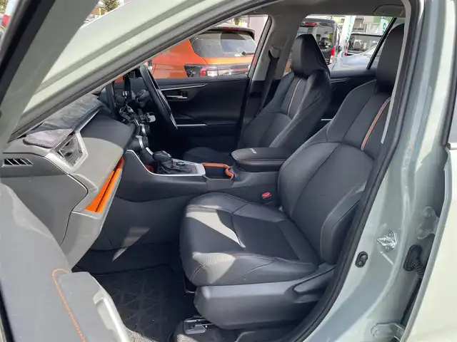 トヨタ ＲＡＶ４ アドベンチャー 埼玉県 2024(令6)年 1.9万km アーバンカーキ ワンオーナー/４ＷＤ/黒革シート/前席エアシート＆シートヒーター/Ｄ席メモリー付きＤ席パワーシート/純正メモリーナビ＆フルセグＴＶ/（ＢＴ＆ＵＳＢ）/アラウンドビューモニター/ビルトインＥＴＣ（２.０）/ドライブレコーダー付きデジタルインナーミラー/衝突被害軽減システム/レーンアシスト/前後コーナーセンサー/標識認識機能/ブラインドスポットモニター/レーダークルーズコントロール/ステアリングヒーター/ステアリングリモコン/革巻きステアリング/ルーフレール/純正１９inアルミホイール/オートハイビーム/オートライト/ＬＥＤヘッドライト/フォグランプ/ウィンカーミラー/オート電動格納ミラー/スマートキー/プッシュスタート/Ｗ＆サイド＆カーテンエアバッグ/横滑り防止装置/ＡＢＳ/ドアバイザー/フロアマット/新車保証書/取扱説明書（車両＆ナビ）/スマートスペアキー有