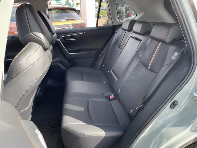 トヨタ ＲＡＶ４ アドベンチャー 埼玉県 2024(令6)年 1.9万km アーバンカーキ ワンオーナー/４ＷＤ/黒革シート/前席エアシート＆シートヒーター/Ｄ席メモリー付きＤ席パワーシート/純正メモリーナビ＆フルセグＴＶ/（ＢＴ＆ＵＳＢ）/アラウンドビューモニター/ビルトインＥＴＣ（２.０）/ドライブレコーダー付きデジタルインナーミラー/衝突被害軽減システム/レーンアシスト/前後コーナーセンサー/標識認識機能/ブラインドスポットモニター/レーダークルーズコントロール/ステアリングヒーター/ステアリングリモコン/革巻きステアリング/ルーフレール/純正１９inアルミホイール/オートハイビーム/オートライト/ＬＥＤヘッドライト/フォグランプ/ウィンカーミラー/オート電動格納ミラー/スマートキー/プッシュスタート/Ｗ＆サイド＆カーテンエアバッグ/横滑り防止装置/ＡＢＳ/ドアバイザー/フロアマット/新車保証書/取扱説明書（車両＆ナビ）/スマートスペアキー有