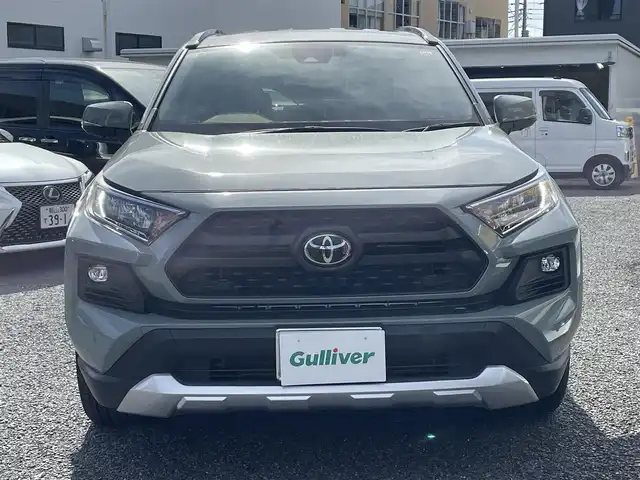 トヨタ ＲＡＶ４ アドベンチャー 埼玉県 2024(令6)年 1.9万km アーバンカーキ ワンオーナー/４ＷＤ/黒革シート/前席エアシート＆シートヒーター/Ｄ席メモリー付きＤ席パワーシート/純正メモリーナビ＆フルセグＴＶ/（ＢＴ＆ＵＳＢ）/アラウンドビューモニター/ビルトインＥＴＣ（２.０）/ドライブレコーダー付きデジタルインナーミラー/衝突被害軽減システム/レーンアシスト/前後コーナーセンサー/標識認識機能/ブラインドスポットモニター/レーダークルーズコントロール/ステアリングヒーター/ステアリングリモコン/革巻きステアリング/ルーフレール/純正１９inアルミホイール/オートハイビーム/オートライト/ＬＥＤヘッドライト/フォグランプ/ウィンカーミラー/オート電動格納ミラー/スマートキー/プッシュスタート/Ｗ＆サイド＆カーテンエアバッグ/横滑り防止装置/ＡＢＳ/ドアバイザー/フロアマット/新車保証書/取扱説明書（車両＆ナビ）/スマートスペアキー有