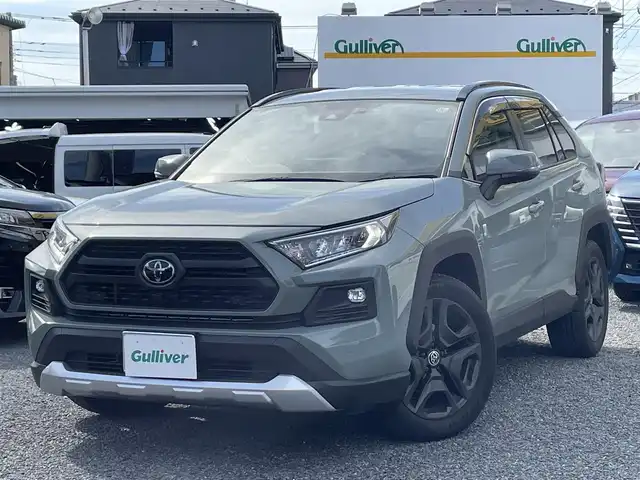 トヨタ ＲＡＶ４ アドベンチャー 埼玉県 2024(令6)年 1.9万km アーバンカーキ ワンオーナー/４ＷＤ/黒革シート/前席エアシート＆シートヒーター/Ｄ席メモリー付きＤ席パワーシート/純正メモリーナビ＆フルセグＴＶ/（ＢＴ＆ＵＳＢ）/アラウンドビューモニター/ビルトインＥＴＣ（２.０）/ドライブレコーダー付きデジタルインナーミラー/衝突被害軽減システム/レーンアシスト/前後コーナーセンサー/標識認識機能/ブラインドスポットモニター/レーダークルーズコントロール/ステアリングヒーター/ステアリングリモコン/革巻きステアリング/ルーフレール/純正１９inアルミホイール/オートハイビーム/オートライト/ＬＥＤヘッドライト/フォグランプ/ウィンカーミラー/オート電動格納ミラー/スマートキー/プッシュスタート/Ｗ＆サイド＆カーテンエアバッグ/横滑り防止装置/ＡＢＳ/ドアバイザー/フロアマット/新車保証書/取扱説明書（車両＆ナビ）/スマートスペアキー有