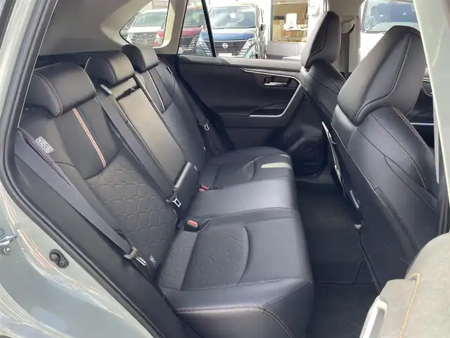 トヨタ ＲＡＶ４ アドベンチャー 埼玉県 2024(令6)年 1.9万km アーバンカーキ ワンオーナー/４ＷＤ/黒革シート/前席エアシート＆シートヒーター/Ｄ席メモリー付きＤ席パワーシート/純正メモリーナビ＆フルセグＴＶ/（ＢＴ＆ＵＳＢ）/アラウンドビューモニター/ビルトインＥＴＣ（２.０）/ドライブレコーダー付きデジタルインナーミラー/衝突被害軽減システム/レーンアシスト/前後コーナーセンサー/標識認識機能/ブラインドスポットモニター/レーダークルーズコントロール/ステアリングヒーター/ステアリングリモコン/革巻きステアリング/ルーフレール/純正１９inアルミホイール/オートハイビーム/オートライト/ＬＥＤヘッドライト/フォグランプ/ウィンカーミラー/オート電動格納ミラー/スマートキー/プッシュスタート/Ｗ＆サイド＆カーテンエアバッグ/横滑り防止装置/ＡＢＳ/ドアバイザー/フロアマット/新車保証書/取扱説明書（車両＆ナビ）/スマートスペアキー有