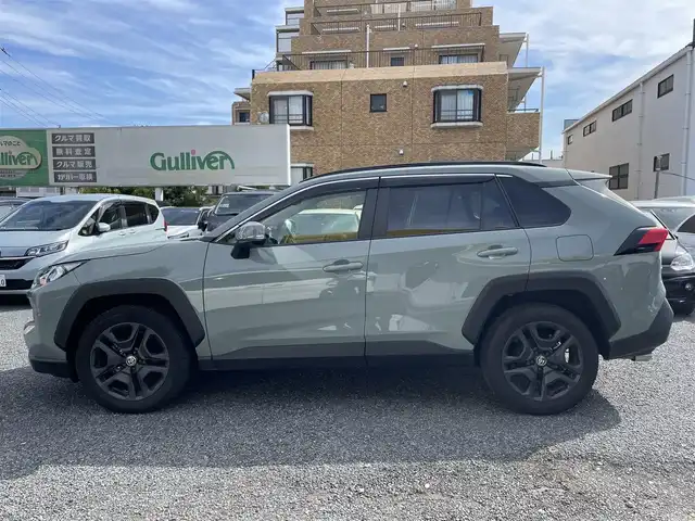 トヨタ ＲＡＶ４ アドベンチャー 埼玉県 2024(令6)年 1.9万km アーバンカーキ ワンオーナー/４ＷＤ/黒革シート/前席エアシート＆シートヒーター/Ｄ席メモリー付きＤ席パワーシート/純正メモリーナビ＆フルセグＴＶ/（ＢＴ＆ＵＳＢ）/アラウンドビューモニター/ビルトインＥＴＣ（２.０）/ドライブレコーダー付きデジタルインナーミラー/衝突被害軽減システム/レーンアシスト/前後コーナーセンサー/標識認識機能/ブラインドスポットモニター/レーダークルーズコントロール/ステアリングヒーター/ステアリングリモコン/革巻きステアリング/ルーフレール/純正１９inアルミホイール/オートハイビーム/オートライト/ＬＥＤヘッドライト/フォグランプ/ウィンカーミラー/オート電動格納ミラー/スマートキー/プッシュスタート/Ｗ＆サイド＆カーテンエアバッグ/横滑り防止装置/ＡＢＳ/ドアバイザー/フロアマット/新車保証書/取扱説明書（車両＆ナビ）/スマートスペアキー有