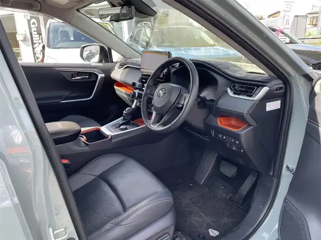 トヨタ ＲＡＶ４ アドベンチャー 埼玉県 2024(令6)年 1.9万km アーバンカーキ ワンオーナー/４ＷＤ/黒革シート/前席エアシート＆シートヒーター/Ｄ席メモリー付きＤ席パワーシート/純正メモリーナビ＆フルセグＴＶ/（ＢＴ＆ＵＳＢ）/アラウンドビューモニター/ビルトインＥＴＣ（２.０）/ドライブレコーダー付きデジタルインナーミラー/衝突被害軽減システム/レーンアシスト/前後コーナーセンサー/標識認識機能/ブラインドスポットモニター/レーダークルーズコントロール/ステアリングヒーター/ステアリングリモコン/革巻きステアリング/ルーフレール/純正１９inアルミホイール/オートハイビーム/オートライト/ＬＥＤヘッドライト/フォグランプ/ウィンカーミラー/オート電動格納ミラー/スマートキー/プッシュスタート/Ｗ＆サイド＆カーテンエアバッグ/横滑り防止装置/ＡＢＳ/ドアバイザー/フロアマット/新車保証書/取扱説明書（車両＆ナビ）/スマートスペアキー有