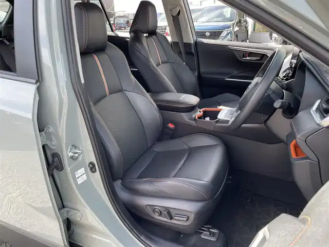 トヨタ ＲＡＶ４ アドベンチャー 埼玉県 2024(令6)年 1.9万km アーバンカーキ ワンオーナー/４ＷＤ/黒革シート/前席エアシート＆シートヒーター/Ｄ席メモリー付きＤ席パワーシート/純正メモリーナビ＆フルセグＴＶ/（ＢＴ＆ＵＳＢ）/アラウンドビューモニター/ビルトインＥＴＣ（２.０）/ドライブレコーダー付きデジタルインナーミラー/衝突被害軽減システム/レーンアシスト/前後コーナーセンサー/標識認識機能/ブラインドスポットモニター/レーダークルーズコントロール/ステアリングヒーター/ステアリングリモコン/革巻きステアリング/ルーフレール/純正１９inアルミホイール/オートハイビーム/オートライト/ＬＥＤヘッドライト/フォグランプ/ウィンカーミラー/オート電動格納ミラー/スマートキー/プッシュスタート/Ｗ＆サイド＆カーテンエアバッグ/横滑り防止装置/ＡＢＳ/ドアバイザー/フロアマット/新車保証書/取扱説明書（車両＆ナビ）/スマートスペアキー有