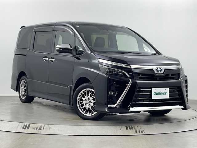 トヨタ ヴォクシー ハイブリッド ZS 煌Ⅲ 埼玉県 2021(令3)年 4.6万km ブラック 純正１０インチナビ　/バックカメラ　/クルーズコントロール　/ドライブレコーダー　/両側パワースライドドア　/ビルトインＥＴＣ　/シートヒーター　/オートマティックハイビーム　/テレビキャンセラー/衝突軽減システム　/レーンキープアシスト/純正16インチアルミホイール/純正フロアマット