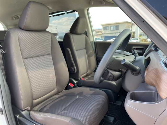 ホンダ フリード ハイブリット G ホンダセンシング 神奈川県 2020(令2)年 2.3万km プラチナホワイトパール 純正SDナビ /ワンセグＴＶ　/両側パワースライドドア /バックカメラ　/クルーズコントロール　/前席シートヒーター　/コーナーセンサー　/純正ドライブレコーダー　/ビルトインETC　/純正フロアマット/LED/取扱説明書/記録簿/保証書/衝突被害軽減システム