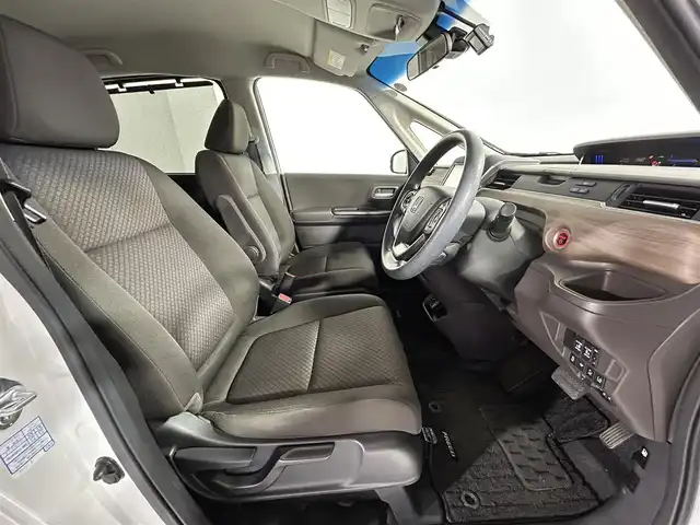 ホンダ フリード ハイブリット G ホンダセンシング 佐賀県 2020(令2)年 2.3万km プラチナホワイトパール 純正SDナビ /ワンセグＴＶ　/両側パワースライドドア /バックカメラ　/クルーズコントロール　/前席シートヒーター　/コーナーセンサー　/純正ドライブレコーダー　/ビルトインETC　/純正フロアマット/LED/取扱説明書/記録簿/保証書/衝突被害軽減システム