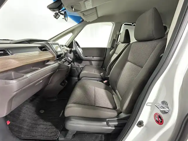 ホンダ フリード ハイブリット G ホンダセンシング 佐賀県 2020(令2)年 2.3万km プラチナホワイトパール 純正SDナビ /ワンセグＴＶ　/両側パワースライドドア /バックカメラ　/クルーズコントロール　/前席シートヒーター　/コーナーセンサー　/純正ドライブレコーダー　/ビルトインETC　/純正フロアマット/LED/取扱説明書/記録簿/保証書/衝突被害軽減システム