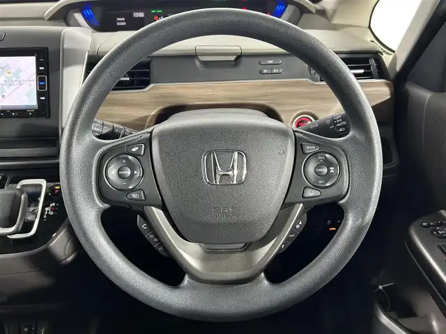 ホンダ フリード ハイブリット G ホンダセンシング 佐賀県 2020(令2)年 2.3万km プラチナホワイトパール 純正SDナビ /ワンセグＴＶ　/両側パワースライドドア /バックカメラ　/クルーズコントロール　/前席シートヒーター　/コーナーセンサー　/純正ドライブレコーダー　/ビルトインETC　/純正フロアマット/LED/取扱説明書/記録簿/保証書/衝突被害軽減システム