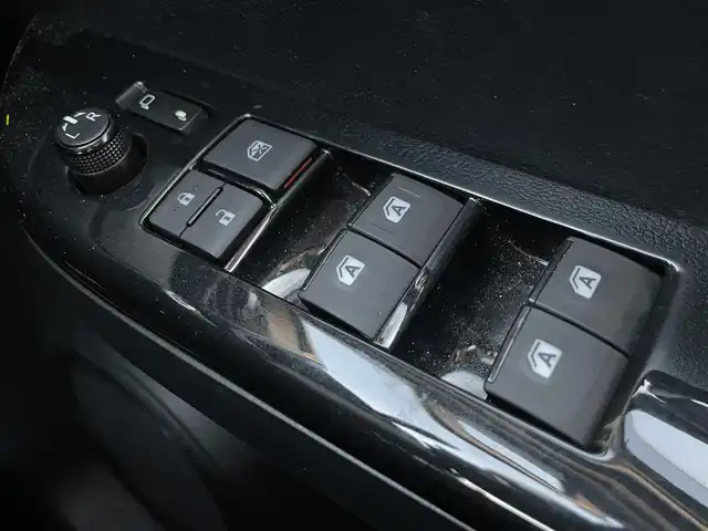 トヨタ ハイラックス Z GRスポーツ 滋賀県 2022(令4)年 2.7万km アティチュードブラックマイカ 純正ディスプレイオーディオ/(Bluetooth/フルセグ/carplay)/トヨタセーフティーセンス/・プリクラッシュセーフティ/・レーンキープアシスト/・標識認識/・先行車発進告知/・アダプティブクルーズコントロール/パノラミックビューモニター/LEDオートライト/フォグ/ハーフレザーシート/D席パワーシート/EGRバグガード/ETC/USB/パドルシフト/ダウンヒルアシスト/デフロック/電動格納ミラー