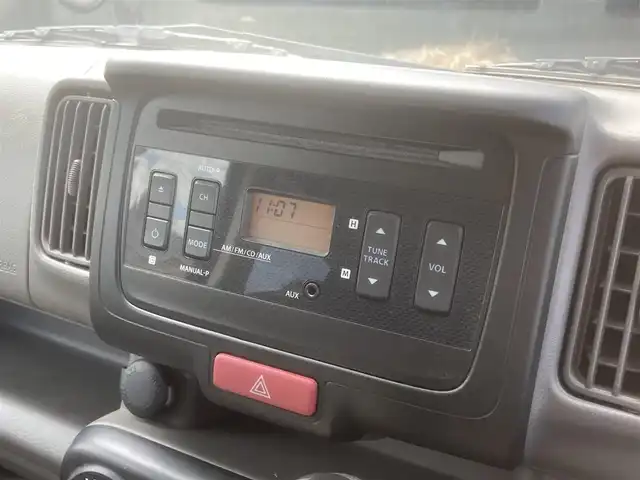 スズキ エブリイ PC リミテッド 埼玉県 2019(平31)年 8.7万km ブルーイッシュブラックパール3 (株)IDOMが運営する【じしゃロン鳩ヶ谷店】の自社ローン専用車両になりますこちらは現金またはオートローンご利用時の価格です。自社ローンご希望の方は別途その旨お申付け下さい/登録時86639km/5AGS車/ハイルーフ/ルーフキャリア/2nd発進スイッチ/オーバーヘッドシェルフ/ドアバイザー/リモコンキー/スペアキー1本/パワーステアリング/前席パワーウインドウ/純正フロアマット/AM/FM/CD/AUX/ETC/ABS/ダブルエアバッグ/電動格納ミラー/ヘッドライトレベライザー