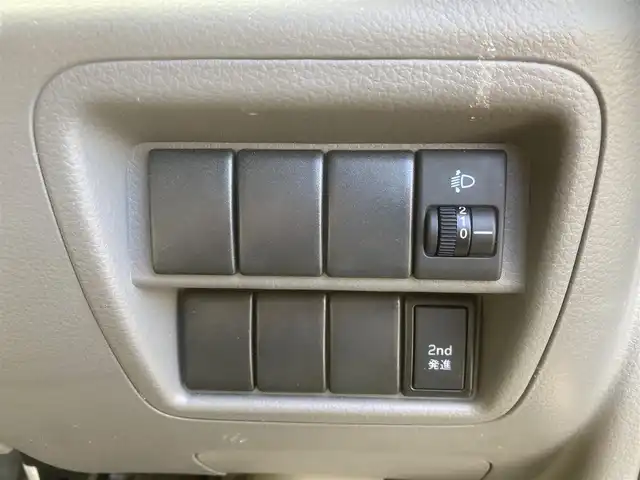 スズキ エブリイ PC リミテッド 埼玉県 2019(平31)年 8.7万km ブルーイッシュブラックパール3 (株)IDOMが運営する【じしゃロン鳩ヶ谷店】の自社ローン専用車両になりますこちらは現金またはオートローンご利用時の価格です。自社ローンご希望の方は別途その旨お申付け下さい/登録時86639km/5AGS車/ハイルーフ/ルーフキャリア/2nd発進スイッチ/オーバーヘッドシェルフ/ドアバイザー/リモコンキー/スペアキー1本/パワーステアリング/前席パワーウインドウ/純正フロアマット/AM/FM/CD/AUX/ETC/ABS/ダブルエアバッグ/電動格納ミラー/ヘッドライトレベライザー