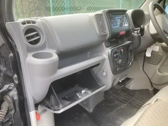 スズキ エブリイ PC リミテッド 埼玉県 2019(平31)年 8.7万km ブルーイッシュブラックパール3 (株)IDOMが運営する【じしゃロン鳩ヶ谷店】の自社ローン専用車両になりますこちらは現金またはオートローンご利用時の価格です。自社ローンご希望の方は別途その旨お申付け下さい/登録時86639km/5AGS車/ハイルーフ/ルーフキャリア/2nd発進スイッチ/オーバーヘッドシェルフ/ドアバイザー/リモコンキー/スペアキー1本/パワーステアリング/前席パワーウインドウ/純正フロアマット/AM/FM/CD/AUX/ETC/ABS/ダブルエアバッグ/電動格納ミラー/ヘッドライトレベライザー