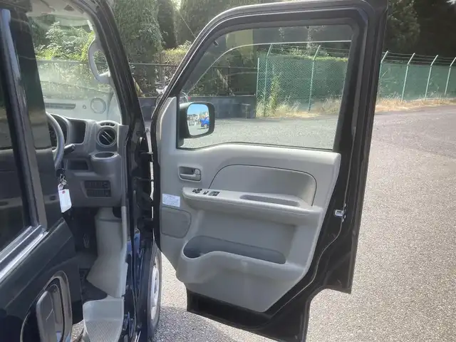 スズキ エブリイ PC リミテッド 埼玉県 2019(平31)年 8.7万km ブルーイッシュブラックパール3 (株)IDOMが運営する【じしゃロン鳩ヶ谷店】の自社ローン専用車両になりますこちらは現金またはオートローンご利用時の価格です。自社ローンご希望の方は別途その旨お申付け下さい/登録時86639km/5AGS車/ハイルーフ/ルーフキャリア/2nd発進スイッチ/オーバーヘッドシェルフ/ドアバイザー/リモコンキー/スペアキー1本/パワーステアリング/前席パワーウインドウ/純正フロアマット/AM/FM/CD/AUX/ETC/ABS/ダブルエアバッグ/電動格納ミラー/ヘッドライトレベライザー