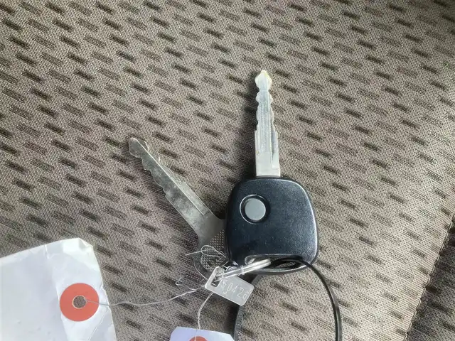 スズキ エブリイ PC リミテッド 埼玉県 2019(平31)年 8.7万km ブルーイッシュブラックパール3 (株)IDOMが運営する【じしゃロン鳩ヶ谷店】の自社ローン専用車両になりますこちらは現金またはオートローンご利用時の価格です。自社ローンご希望の方は別途その旨お申付け下さい/登録時86639km/5AGS車/ハイルーフ/ルーフキャリア/2nd発進スイッチ/オーバーヘッドシェルフ/ドアバイザー/リモコンキー/スペアキー1本/パワーステアリング/前席パワーウインドウ/純正フロアマット/AM/FM/CD/AUX/ETC/ABS/ダブルエアバッグ/電動格納ミラー/ヘッドライトレベライザー