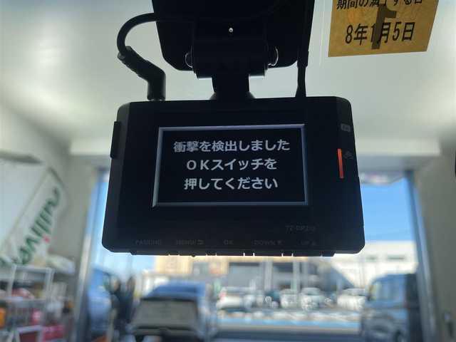 ダイハツ ムーヴ L SAⅢ 埼玉県 2023(令5)年 0.9万km ブライトシルバーメタリック ・純正ナビ/DVD/CD/SD/BT/フルセグTV/・バックカメラ/・ドライブレコーダー/・衝突軽減ブレーキ/・後コーナーセンサー/・横滑り防止装置/・アイドリングストップ/・オートマチックハイビーム/・オートライト/・純正ゴムマット/・純正ホイールキャップ/・ドアバイザー